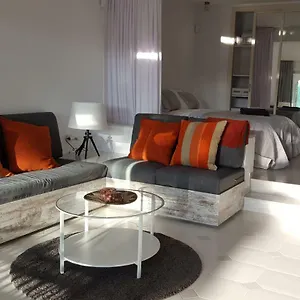 Casa Robert Y Nergiz Apartment